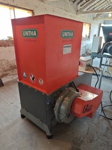 Еднороторен шредер Еднороторен шредер UNTHA LR630
